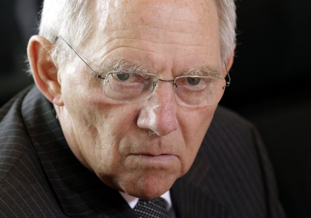 Δεν υπάρχει δέσμευση για «κούρεμα» του ελληνικού χρέους, λέει ο Σόιμπλε